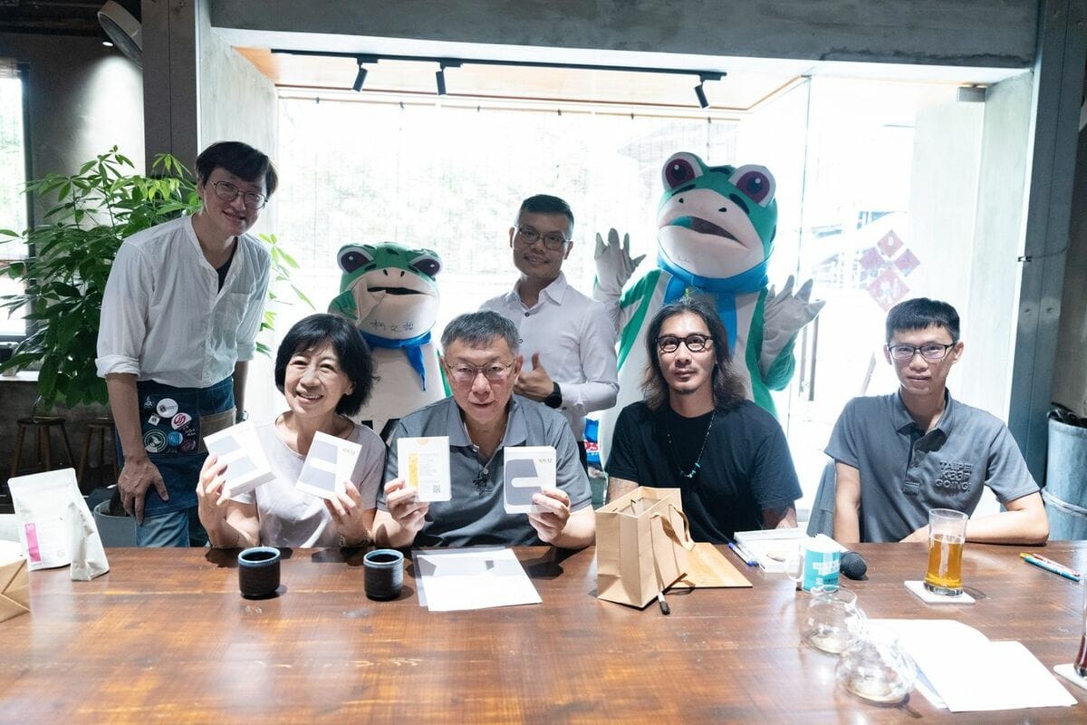民眾黨主席柯文哲與妻子陳佩琪規劃「小草咖啡廳」。 圖：翻攝陳佩琪臉書
