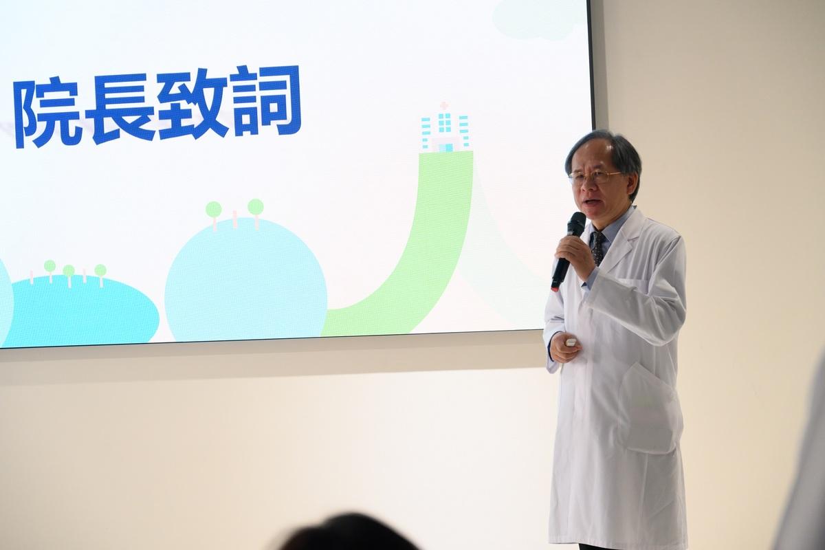 陳適安院長致詞時分享，院內導入智慧醫療，如：智慧病房、遠距醫療及戰情中心和全自動智能檢驗室等，增進照護效率與品質。 圖：台中榮總/提供