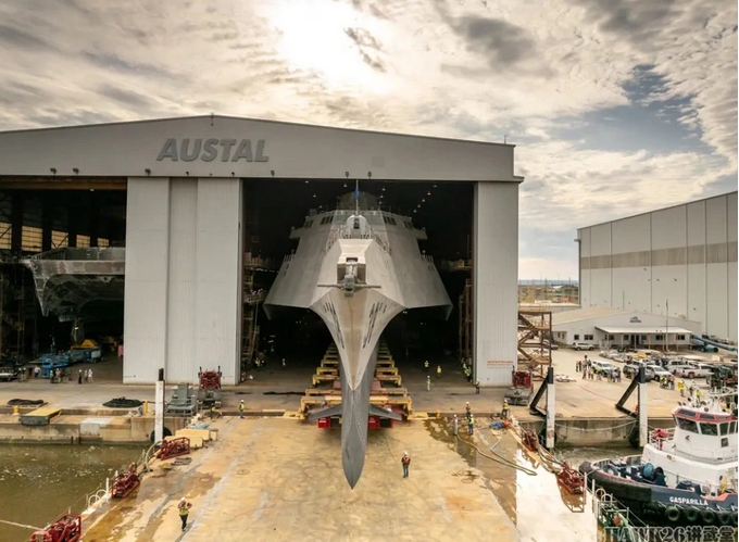 奧斯塔美國公司 （ Austal USA ）在當地時間 5 日下水了「皮埃爾（ Pierre ）」號瀕海戰鬥艦（ LCS-38 ）。 圖 : 翻攝自講武堂hawk26