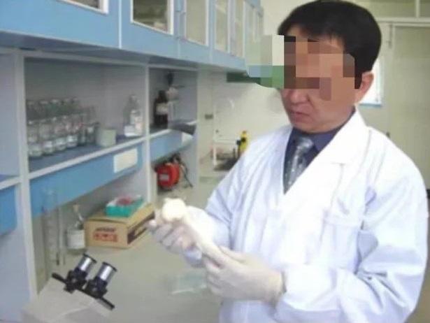 被起底倒賣千具屍體的操控者李寶興，不但是資深科研教授，還曾獲「全國勞模」稱號。 圖：翻攝自行業新聞