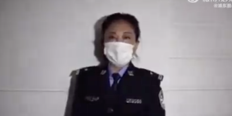 7 日，一則原周口市公安局民警劉麗的實名舉報河南省高級人民法院周青松法官涉嫌失職瀆職徇私枉法的影片流出。 翻攝自 X 李老師不是你老師