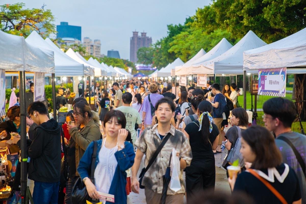 高雄雄嗨調酒節湧進大批人潮。 圖：高雄市觀光局／提供