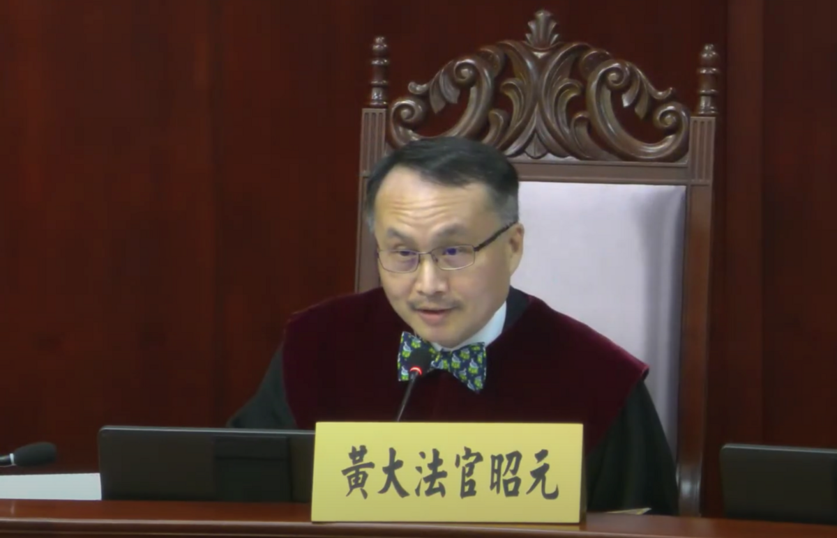 大法官黃昭元詢問黃國昌查弊案是不是立法院憲法上職權。 圖：截自司法院直播
