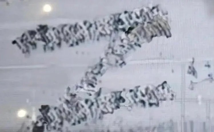 入侵庫爾斯克的烏軍，用俄軍屍體組成了一個字母 Z。 圖 : 翻攝自 Peter Zhou X 帳號