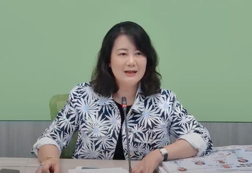 民進黨團幹事長吳思瑤批評柯文哲「老狐狸愛扮演小白兔」。 圖：翻攝自民進黨團YT
