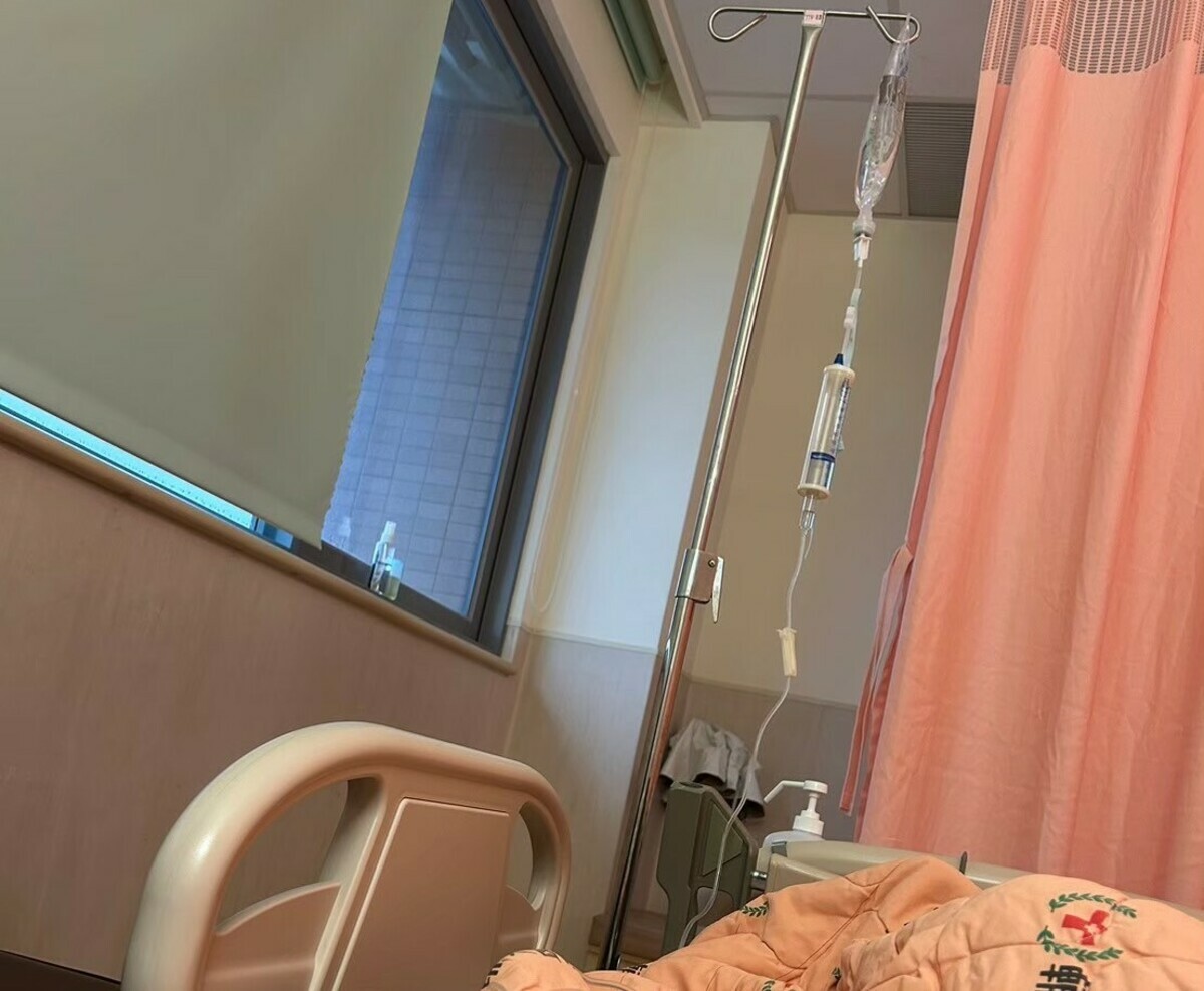 生理食鹽水的短缺問題，衛福部食藥署日前已採取特別措施，包括專案進口和專案生產。今(13)日食藥署表示，累計至今，抵台數量將達約439.99萬瓶/袋（以500mL計）。 圖：林岑韋／攝
