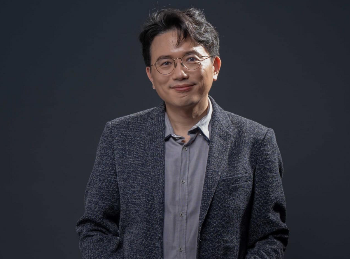 名醫江坤俊上月傳出婚內出軌護理師的消息，之後更被爆出曾性騷擾搭擋主持《健康2.0》的主播鄭凱云。 圖：翻攝自江坤俊FB