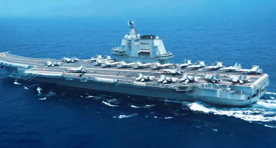 解放軍山東艦出現在菲律賓呂宋島附近海域。 圖:翻攝自騰訊網