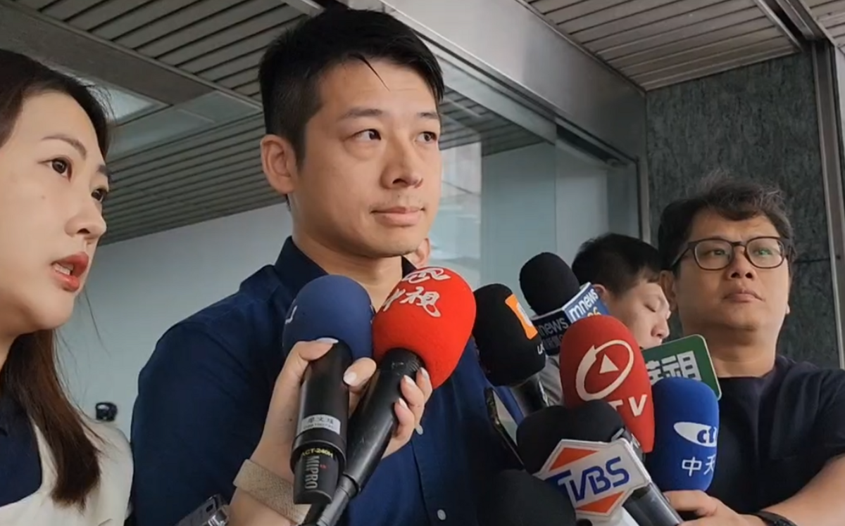 檢調赴台玻大樓搜索木可 民眾黨主動提交6箱憑證