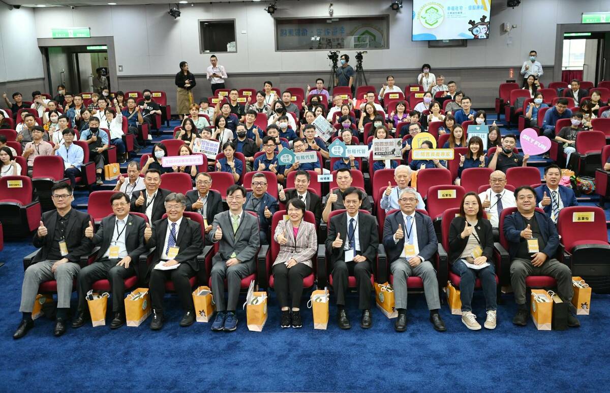 內政部國土管理署、國家住宅及都市更新中心今（14）日共同舉辦「幸福社宅‧信服廉綿－企業誠信論壇」，邀請各地租賃住宅服務公會參與，實踐住宅政策的企業誠信與透明廉能作為。 圖：內政部提供