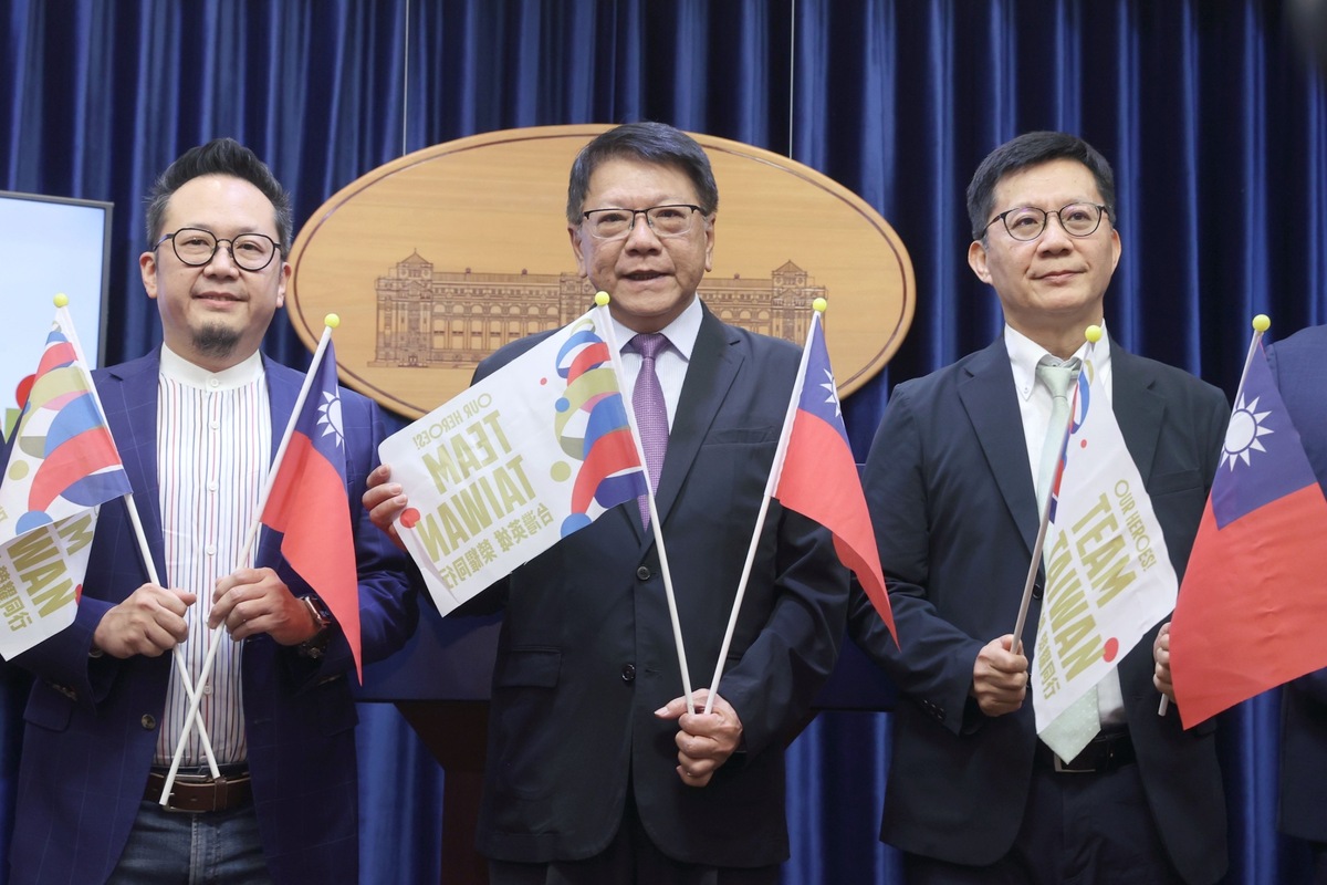 總統府舉行台灣英雄大遊行宣傳記者會，李厚慶（左起）、潘孟安、張廖萬堅出席。 圖：總統府提供
