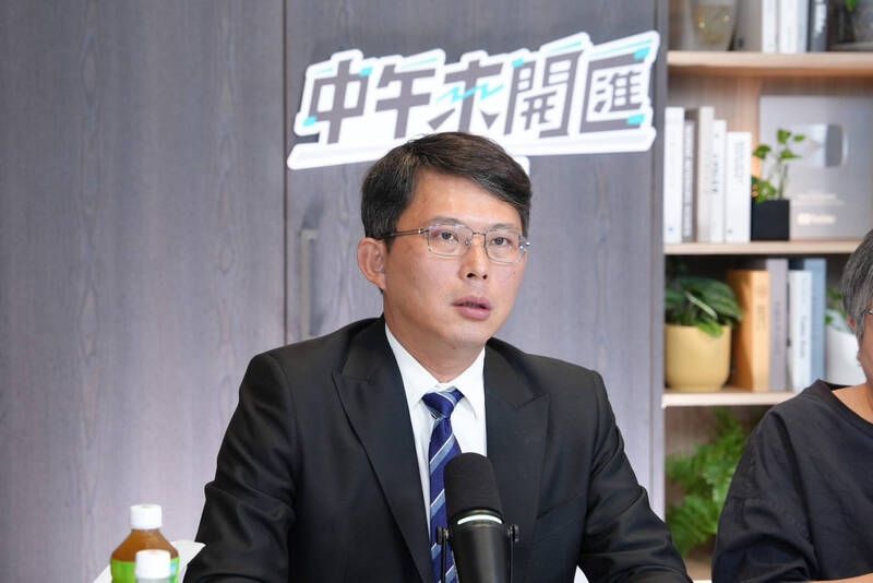 黃國昌將代表民眾黨前往美國芝加哥，參加美國民主黨黨代表大會。針對媒體形容他此行是為了「出國避風頭」的說法，黃國昌回應稱這些評論並不基於事實。 圖：中午來開匯節目提供（資料照片）