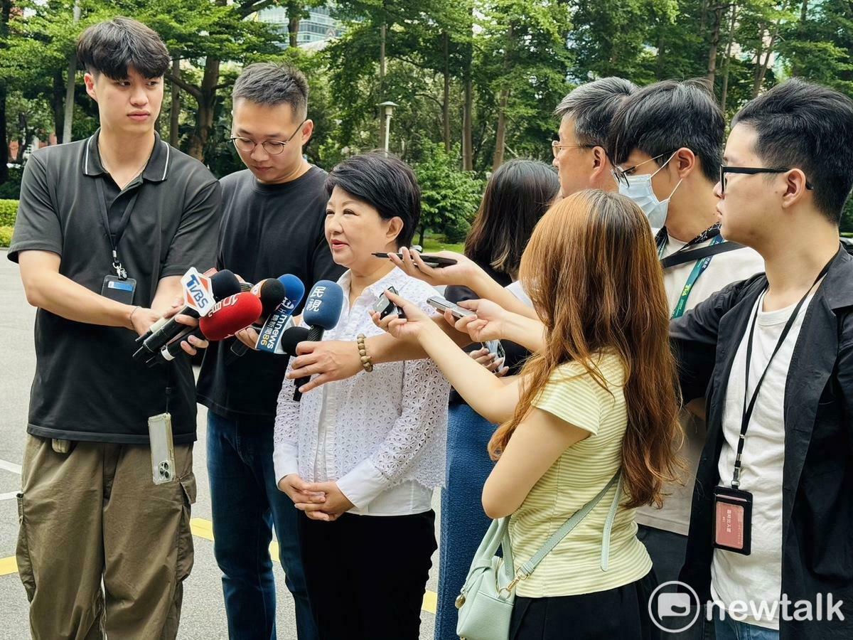 台中市長盧秀燕今（15）天特別北上出席行政院會，會後接受媒體聯訪。 圖：謝莉慧/攝