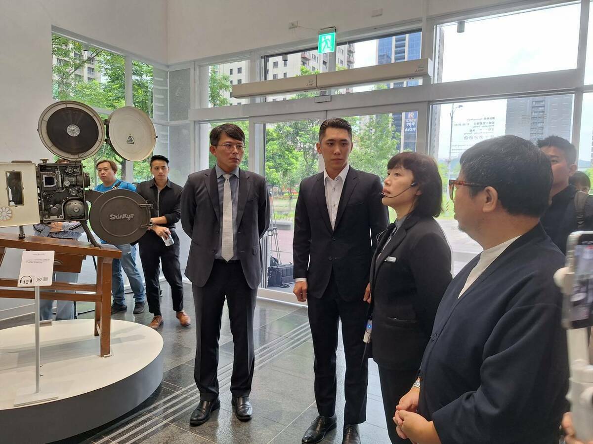 民眾黨立委黃國昌今與新北市議員陳世軒前往考察國家電影及視聽文化中心與二期場館進度。 圖：黃國昌立委辦公室 / 提供