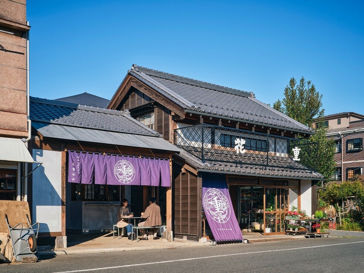 老字號花店「花重」進行翻修的咖啡廳「花重谷中茶屋」。 圖：©關拓彌／提供