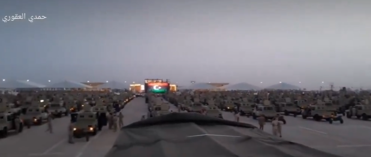 有影片顯示伊朗開始集結軍隊，為報復做準備。 圖：翻攝自德潤傳媒 X 帳號