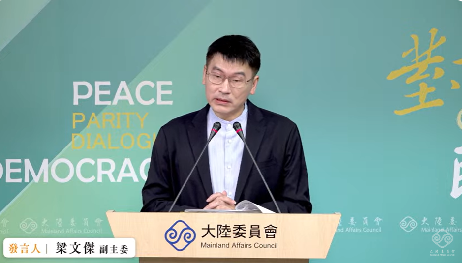 陸委會副主委兼發言人梁文傑今（15）天表示，關於中國網紅這樣的行為，最近這幾年來可以說是層出不窮，用民族主義干涉商業，然後用民族主義來賺流量。 圖：擷自直播畫面