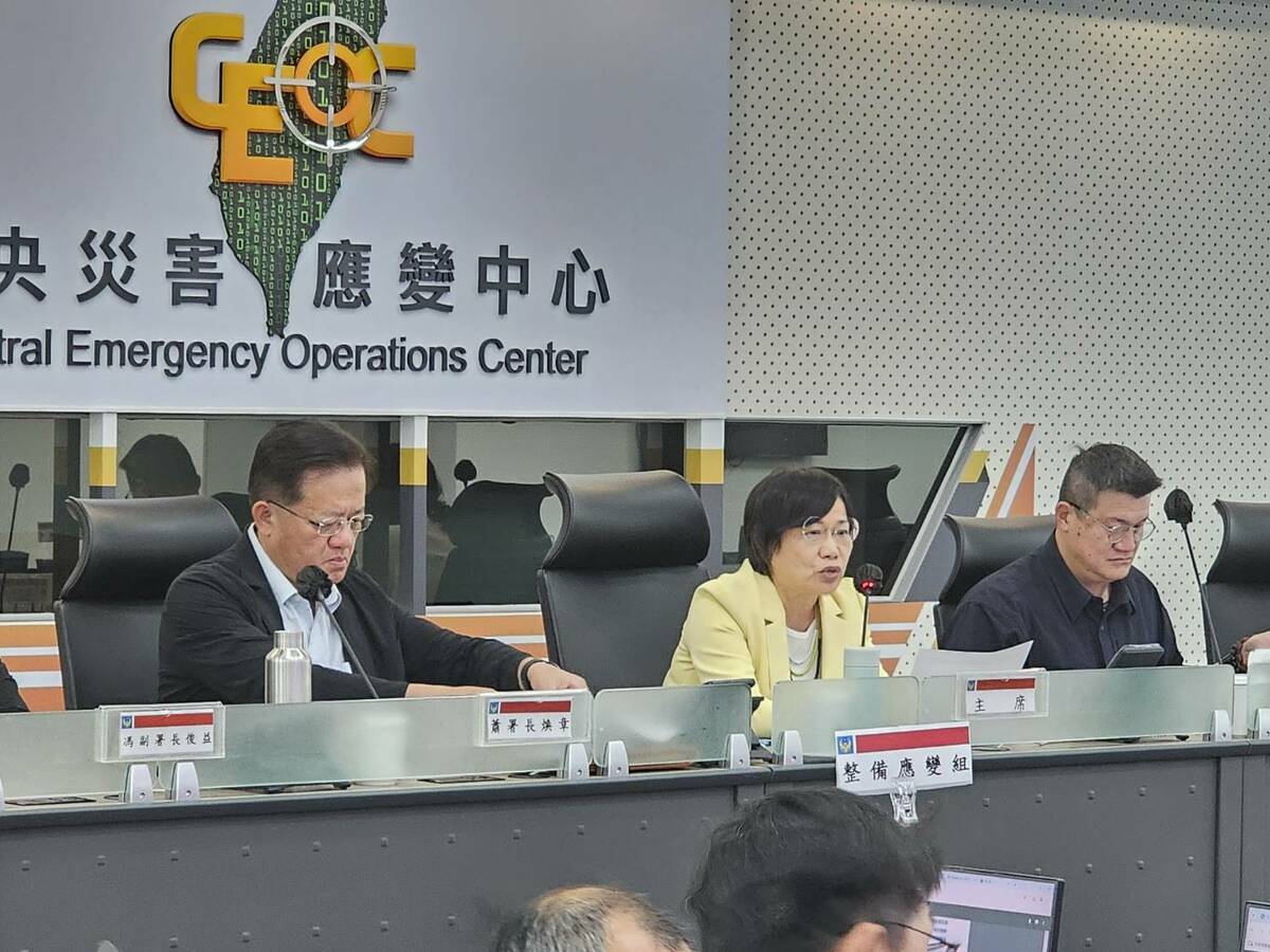 內政部長劉世芳今（16)日召開「因應日本預測南海海槽地震設定，研議我國海嘯整備應變因應作為」會議。 圖：內政部提供