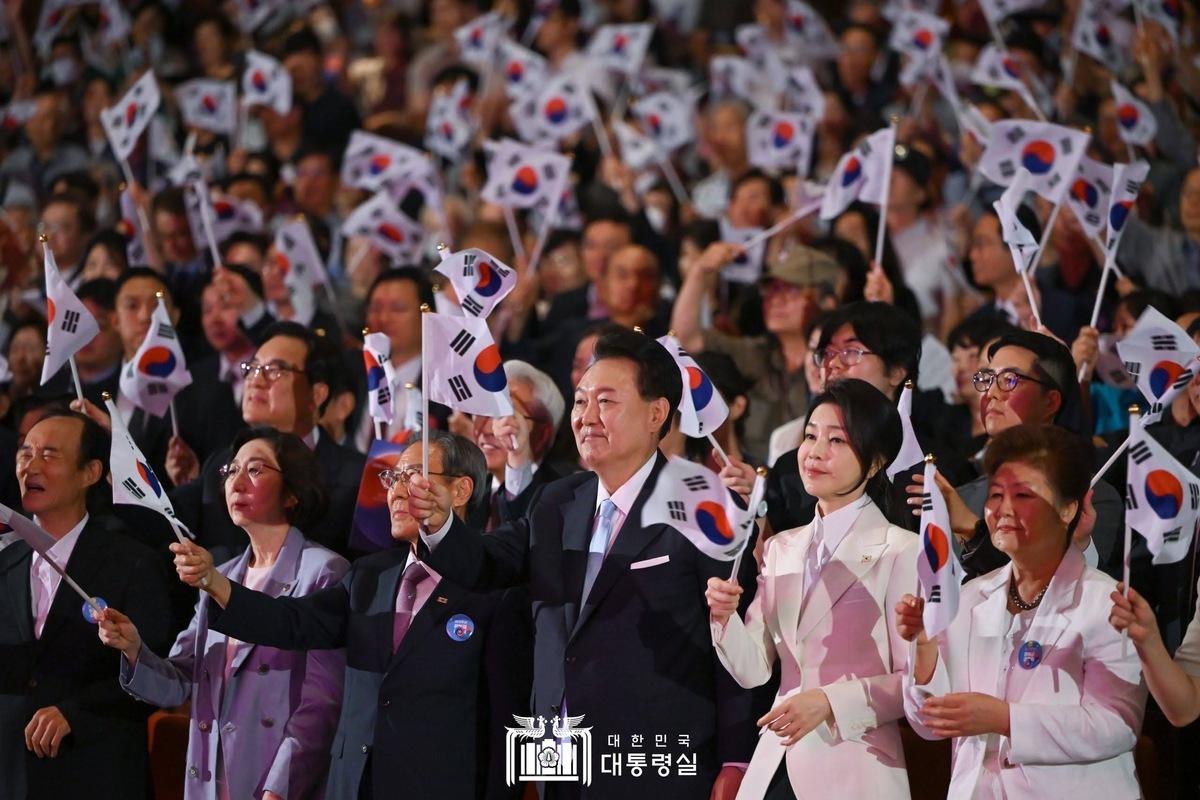 韓國總統尹錫悅偕夫人金建希於8月15日出席在世宗文化會館舉行的光復79週年紀念典禮。 圖：韓國總統辦公室
