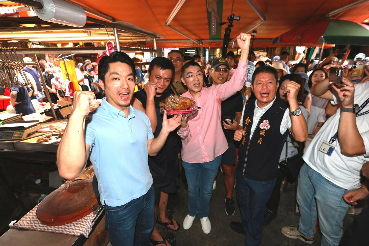 蔣萬安赴基隆同台面臨罷免的基隆市長謝國樑，避答「中正路」更名議題。 圖：國民黨基隆市黨部提供