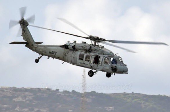 近期美國海軍兩架 MH-60S 直升機在海軍航空站內突發意外，造成 10 名海軍士兵受傷。(示意圖) 圖：翻攝自 @MenchOsint X 帳號