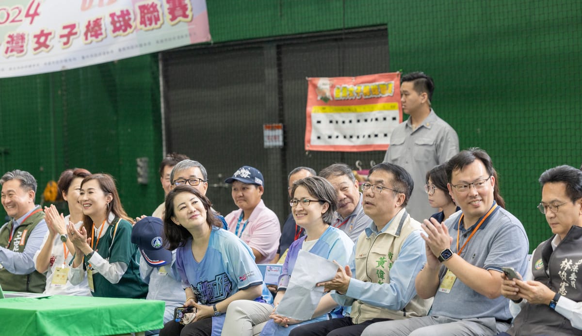 蕭美琴、吳思瑤等人赴台南亞太棒球園區，出席女子棒球聯賽開賽儀式。 圖：總統府提供