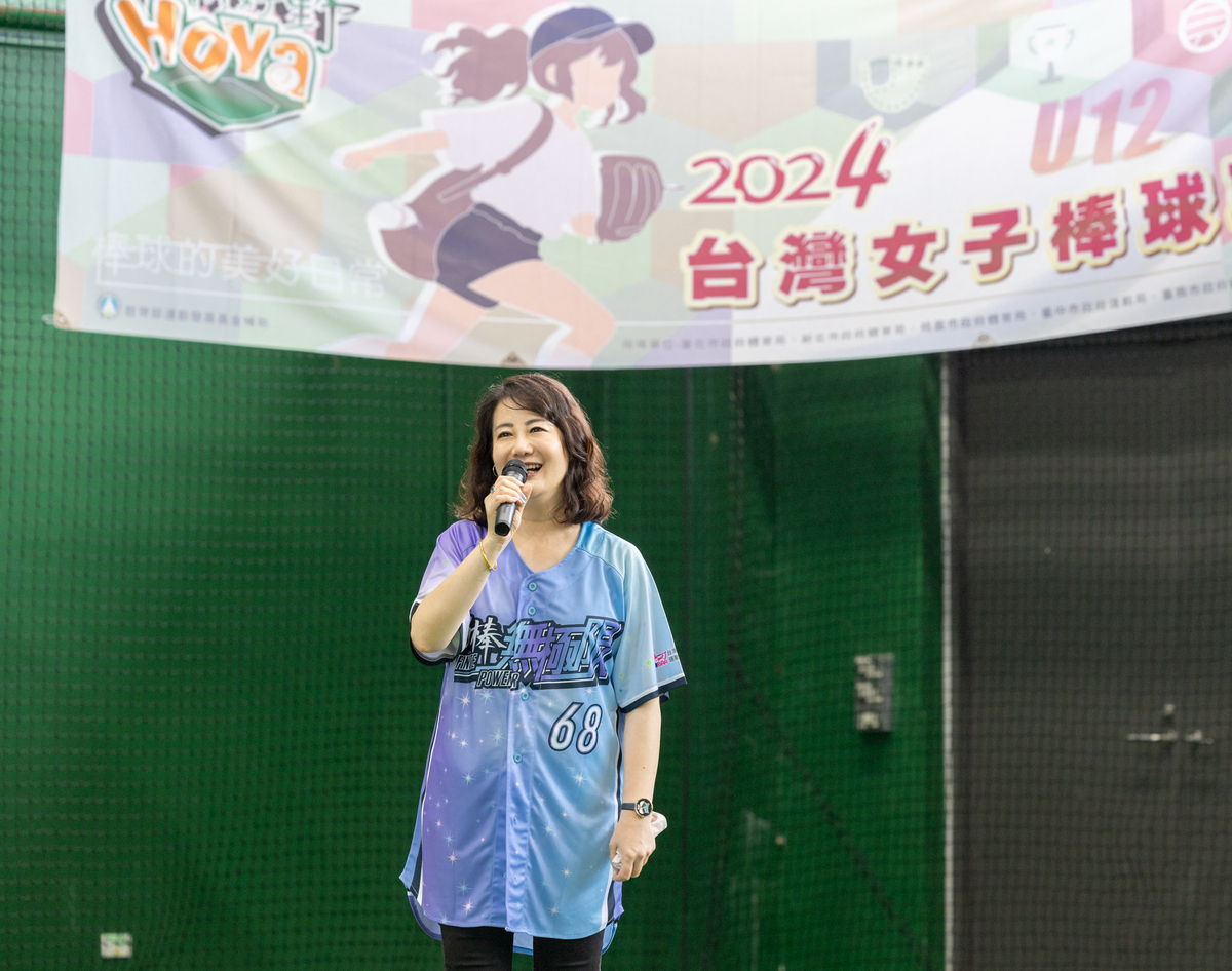 吳思瑤出席第五屆台灣女子棒球聯賽台南開賽儀式。 圖：總統府提供