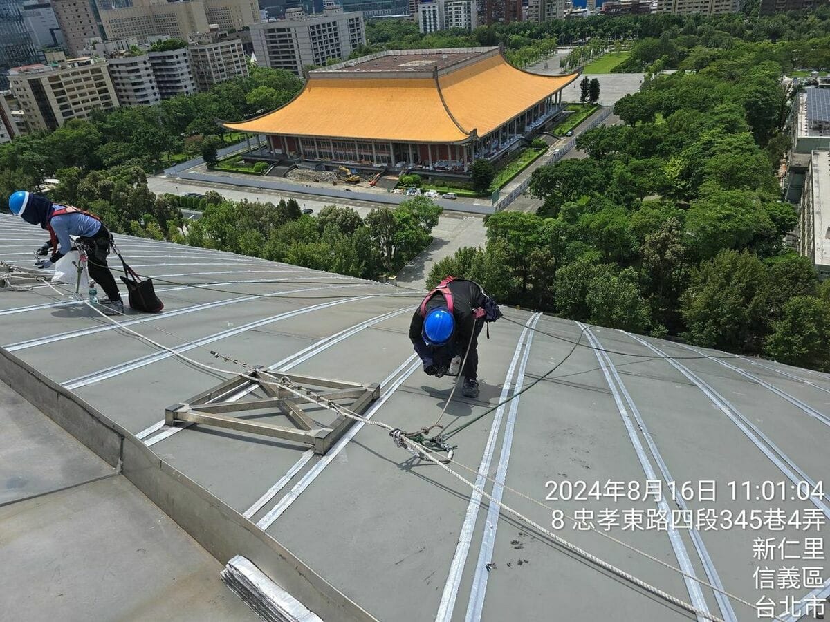 大巨蛋抓漏工程。 圖：翻攝自「李四川」臉書