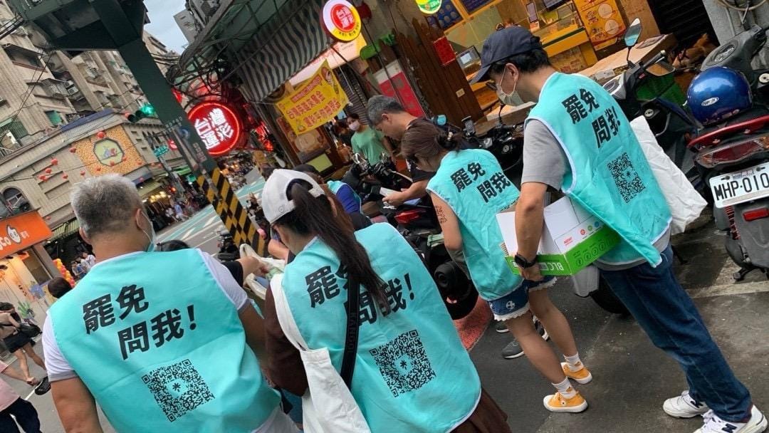 罷免團體將從17日起持續宣傳罷免理由，開始安排志工持續上街宣傳、與依然對罷免有疑慮的市民溝通。 圖：「山海公民拆樑行動」提供