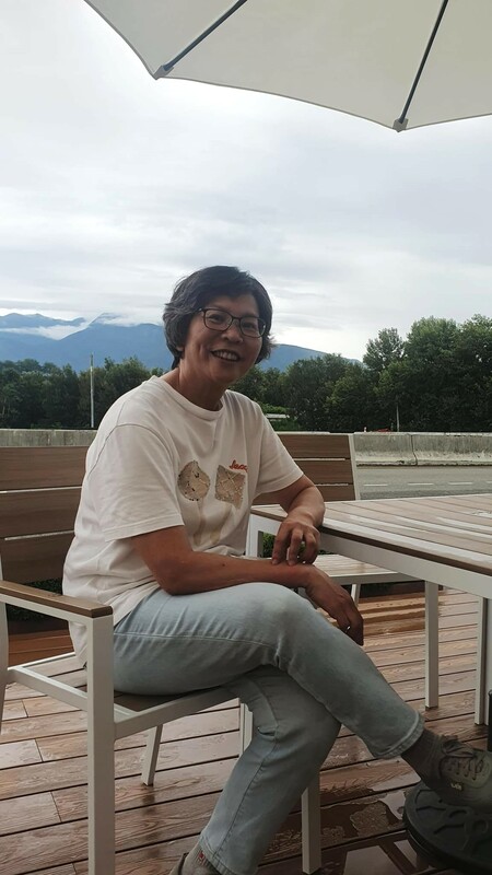 與民眾黨的氛圍不同，蔡壁如在蔦屋書店愜意的模樣，令網友感嘆：「逃離了就是一身輕」。 圖：取自 蔡壁如 臉書