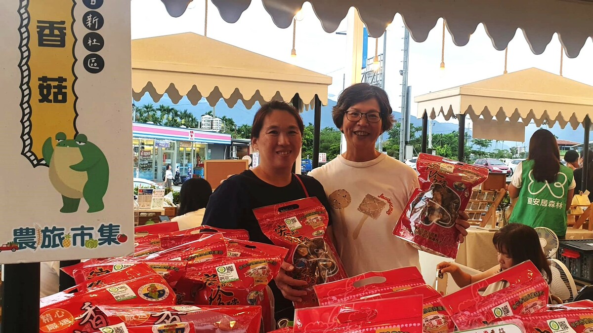 在埔里，蔡壁如也持續貼近民眾，支持當地市集。 圖：取自 蔡壁如 臉書