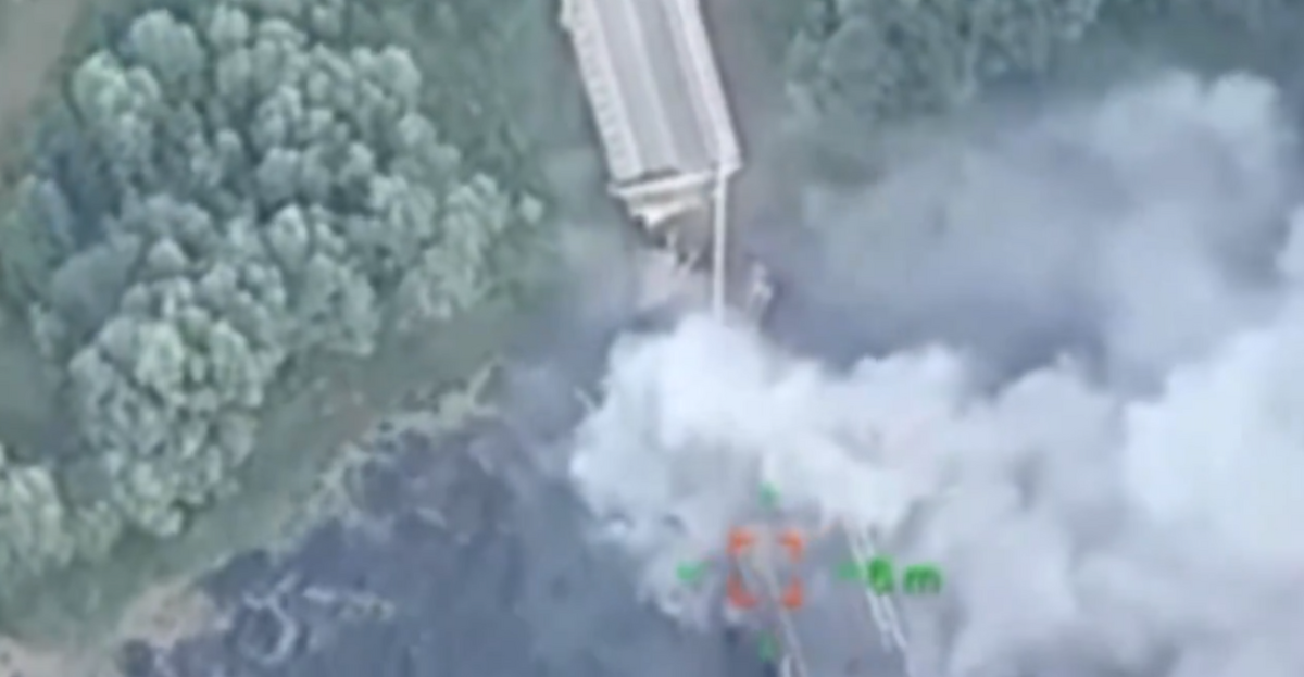烏克蘭空軍近期摧毀塞姆河上的 3 座大橋。圖為格魯什科沃附近 1 座塞姆河上的橋梁被烏軍摧毀。 圖：翻攝自 NiKITa X 帳號