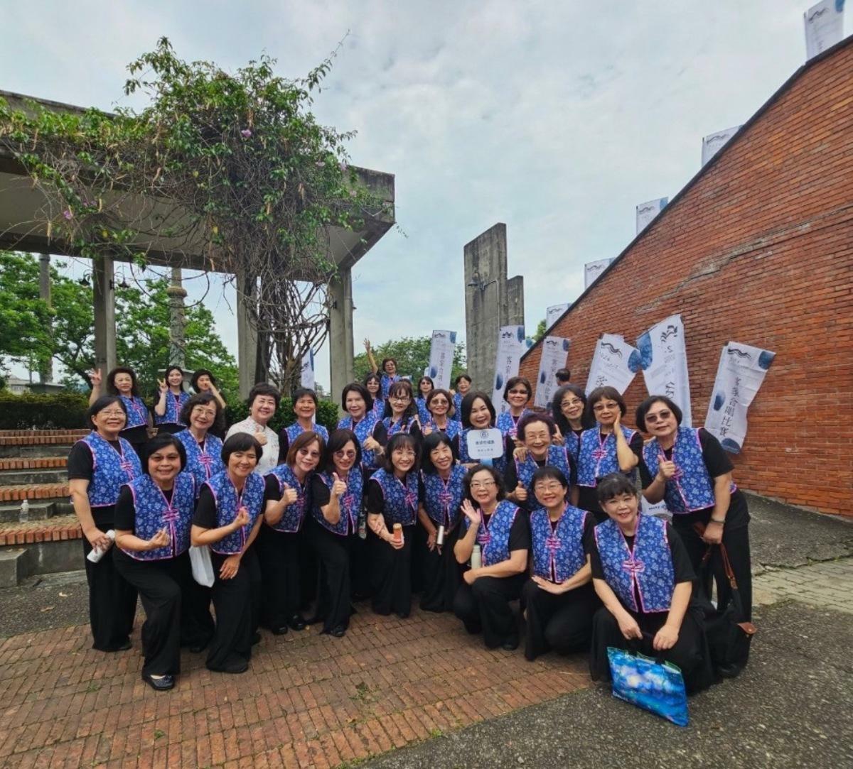 香頌合唱團今年獲得客家合唱比賽傳統山歌組的季軍。 圖：台中市客委會/提供