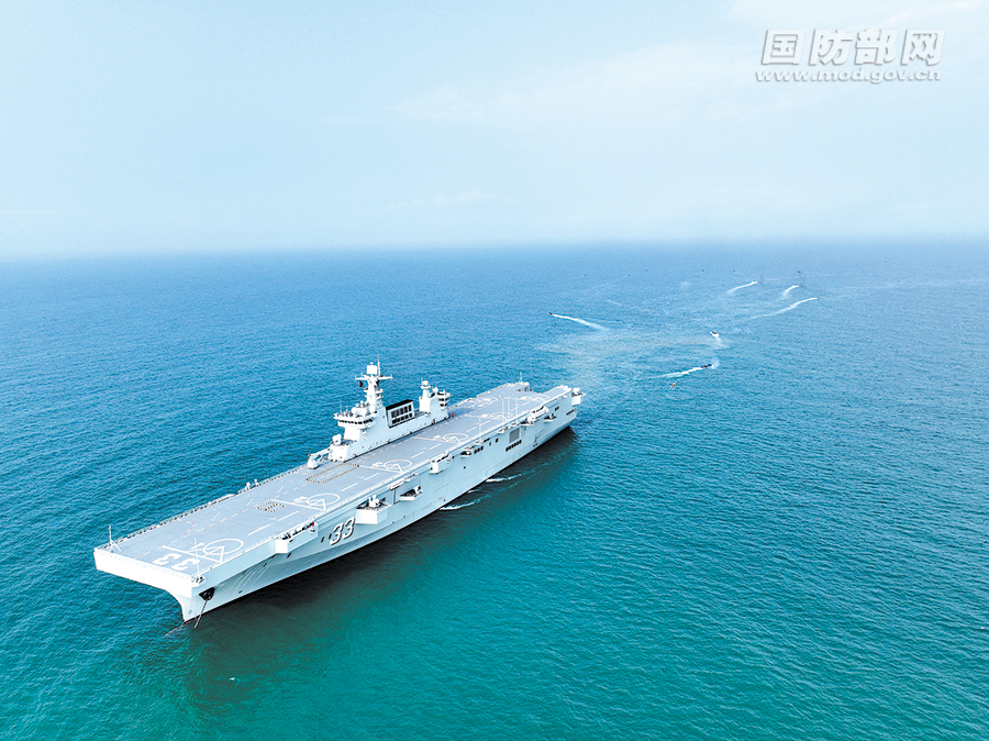 解放軍075型兩棲攻擊艦「安徽號(舷號33)」。 圖：翻攝中國國防部網(資料照片)