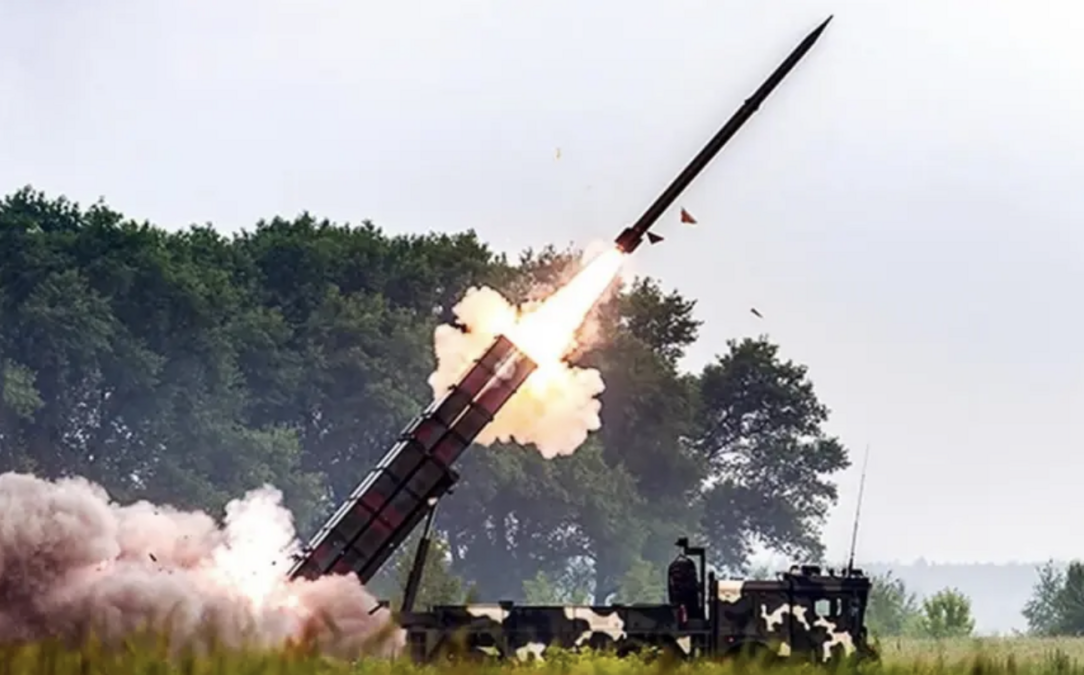 (影) 12萬烏軍集結邊境、北約同步施壓 俄緊急成立3軍團 白俄也調60火箭砲
