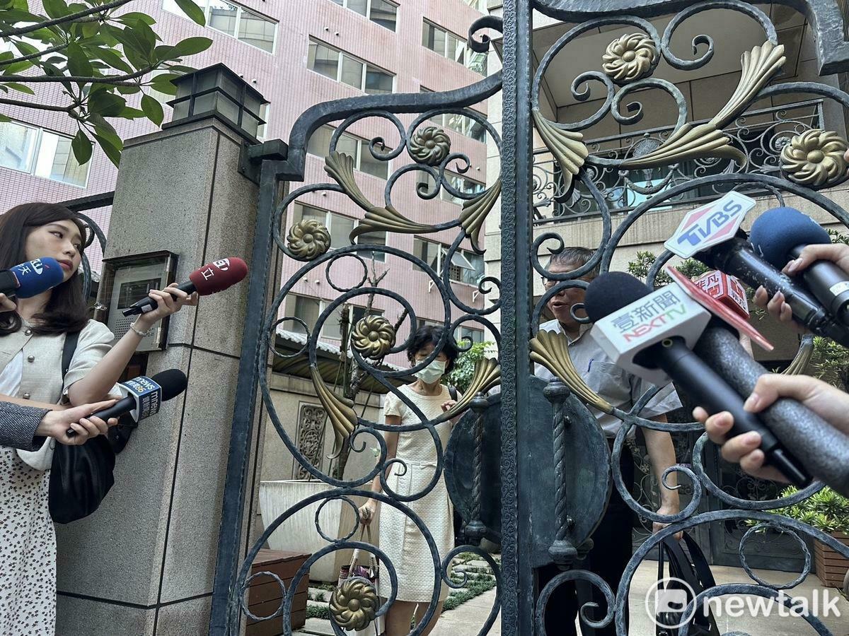 民眾黨主席柯文哲、柯妻陳佩琪今天一起出門。 圖：周煊惠 / 攝