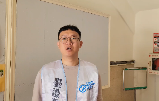 台鐵公司副總經理黃振照今(21)日表示，董事長及總經理薪資比照國營事業，全國一致。不過針對此說法，產工表示，「台鐵公司化不到1年高層就調薪，交通部根本在打賞2位台鐵高層。」 圖：台鐵產業工會／提供