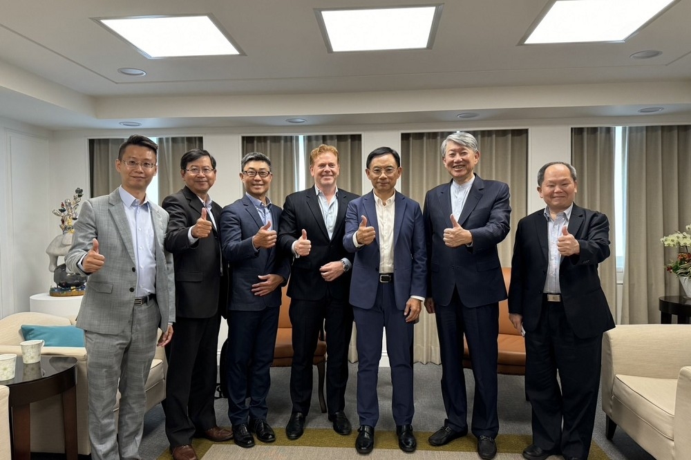 經濟部部長郭智輝21日接見超微（AMD）總公司資深副總裁王啟尚一行人。 圖：經濟部提供