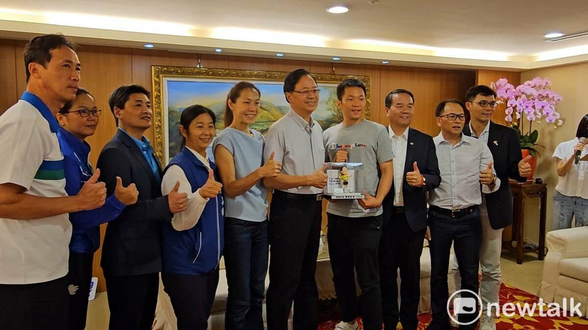 李洋與國立體大校長等人拜會張善政，商討桃園羽球運動未來發展。 圖：林昀真／攝
