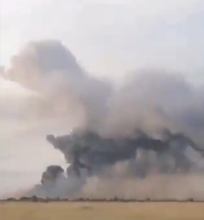 伏爾加格勒的馬里諾夫卡空軍基地於 22 日遭烏軍無人機襲擊，油庫和彈藥庫都被擊中，發生劇烈爆炸。 圖 : 翻攝自以色列戰爭 X 帳號