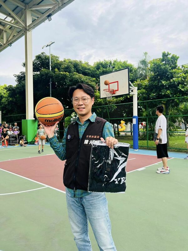 民進黨苗栗縣議員陳光軒在臉書自爆酒駕肇事。 圖：取自陳光軒臉書