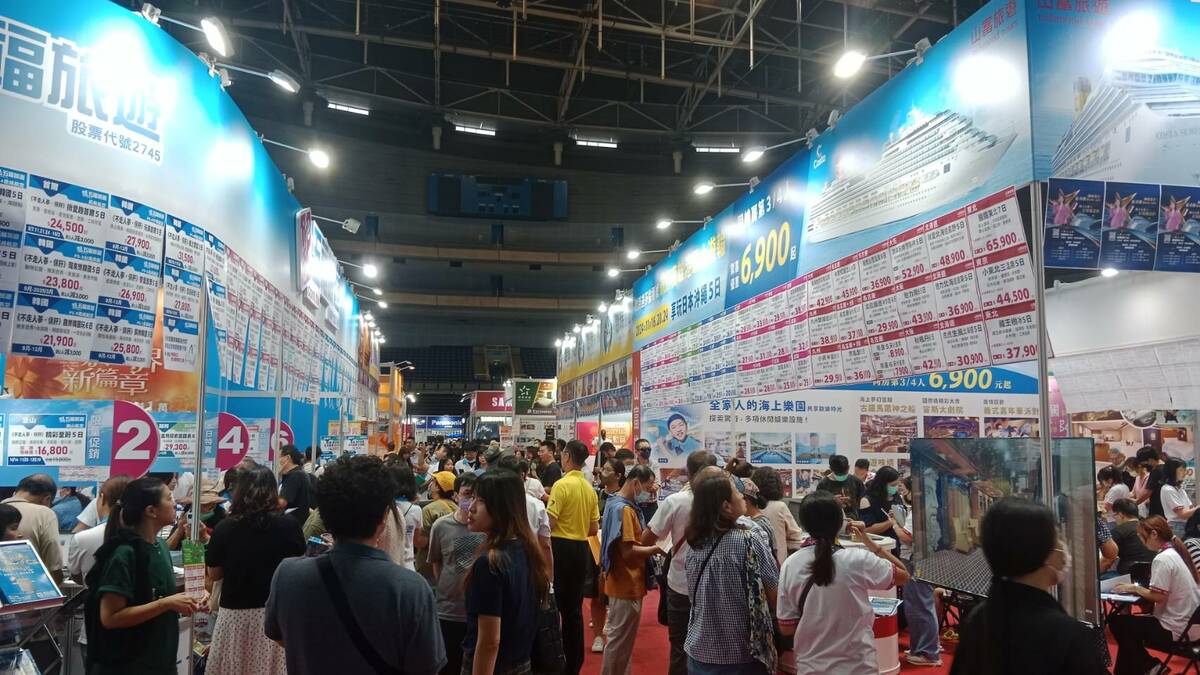 2024 高雄巨蛋國際旅展推出暑假最後一波促銷。 圖：孫家銘攝