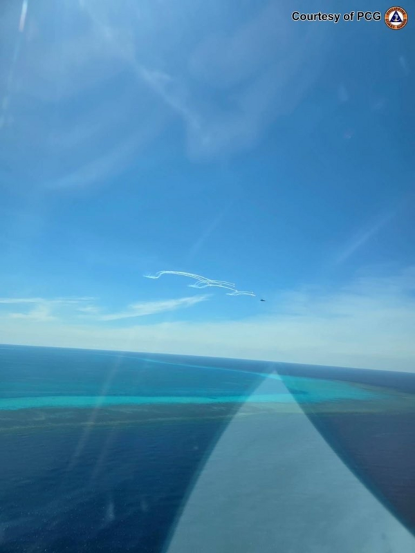 菲律賓政府今天指控，中國於19日向一架在南海黃岩島（Scarborough Shoal）附近巡邏的菲律賓飛機發射照明彈。 圖：翻攝「X」@jaytaryela