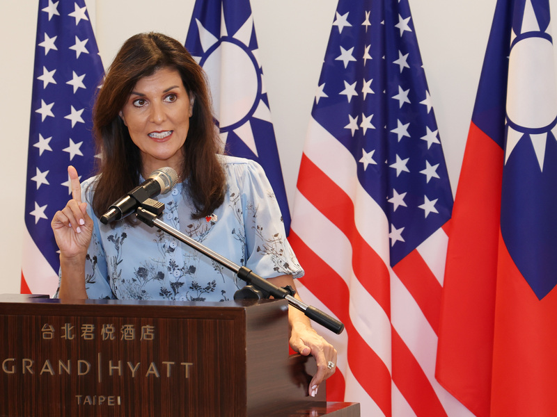 美國前駐聯合國大使海利（Nikki Haley）（圖）24日在台北受訪，談及日前與總統賴清德的會面，海利表示，對賴總統的誠實、勇敢以及保護人民的決心印象深刻，且致力提升經濟、照顧人民。 圖：中央社