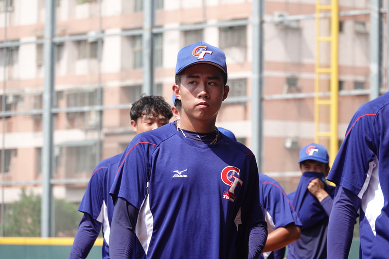台灣體大投手呂昱廷（前）入選U23世界盃棒球賽代表隊，這次U23世界盃定位中繼，他24日受訪表示，有感受到有經驗隊友在心態上能放比較開，自己則容易鑽牛角尖、是需要學習之處。 圖：中央社