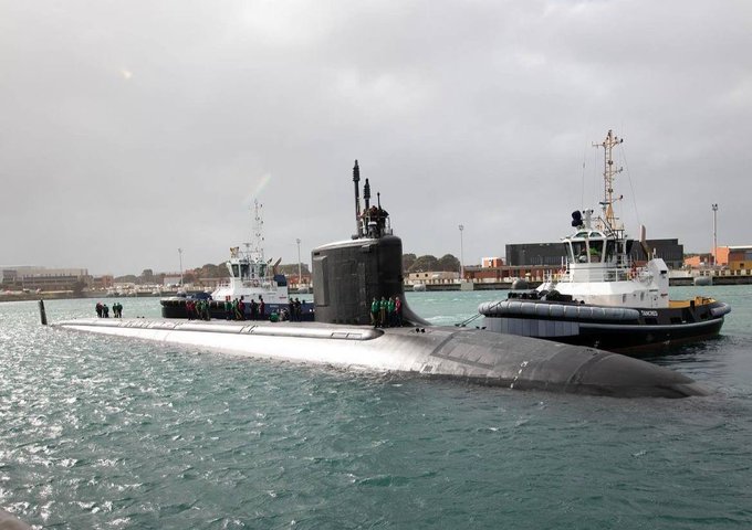 美國海軍的夏威夷號潛艦以及埃默里． S ．蘭德號潛艇補給艦已於日前抵達澳洲西部的斯特林海軍基地，並由澳洲海軍人士展開 STMP 維修工程，為 AUKUS 寫下了新的里程碑。圖為夏威夷號潛艦。 圖：翻攝自 @Rattenfangernet X 帳號