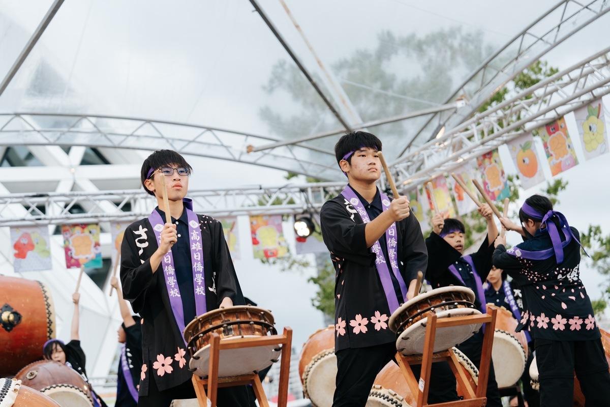 高雄日僑學校學生太鼓演出為台日大港水果祭揭開序幕。 圖：高雄市行國處/提供