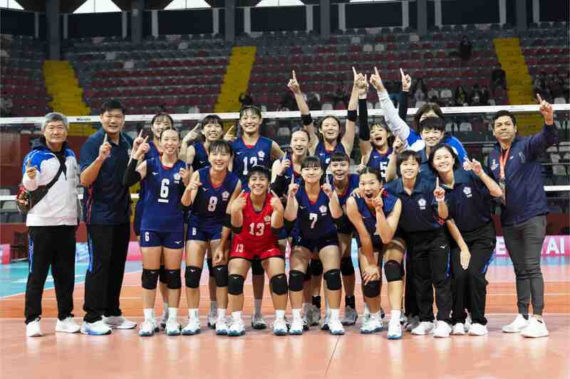 台灣女排小將25日在秘魯首都利馬舉行的U17世界女子排球錦標賽季軍戰，以1比3局數不敵義大利獲得第4，但已寫下台灣史上最佳成績。 圖：排球協會提供