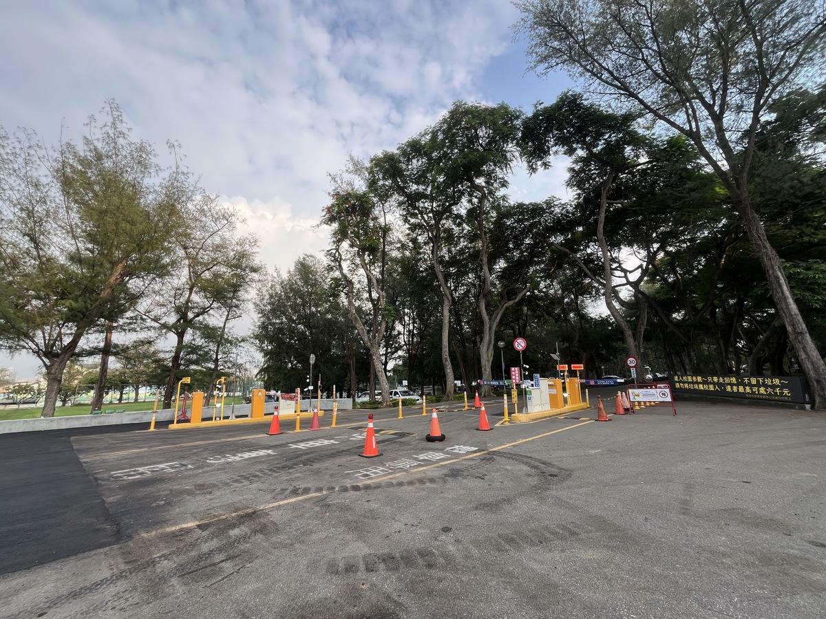 東海校方啟用車牌辨識系統管理停車，但也引發校園安全的疑慮。 圖：實習記者張博森/攝