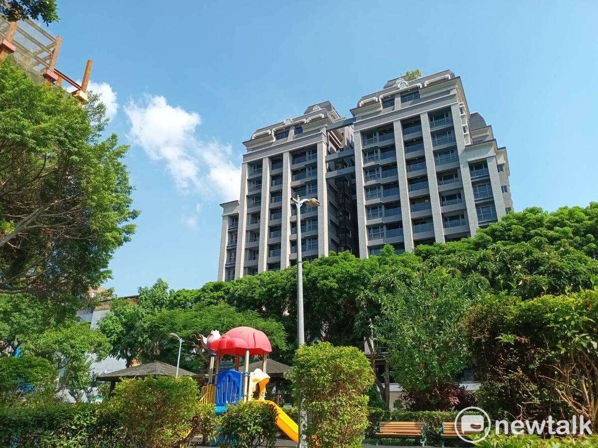 台灣的房地產不斷上漲，但剛性需求一直期待房價下降。(圖為台北市的建案) 圖：蘇元和／攝